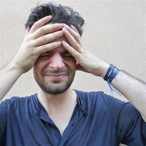 A Headache That Wont Go Away 5 Signs You Should Worry