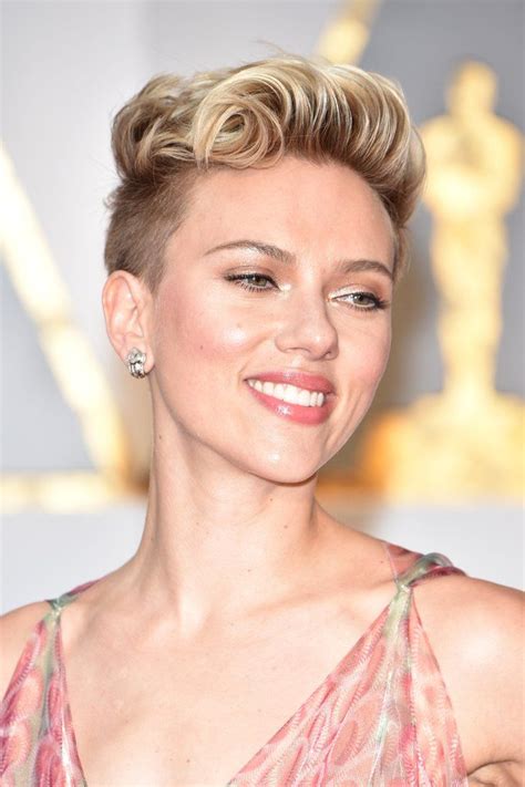 See Scarlett Johansson S Edgy Oscars Hairstyle From Every Stunning