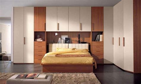 Oppure in soggiorno accanto alla vostra poltrona o in camera a fianco del letto? Camere da letto matrimoniali a ponte 2016 | Camera da letto a ponte, Letto matrimoniale, Idee ...
