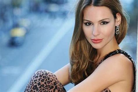La salud de blanca vicuña, la mayor de los tres hijos de la pareja formada por pampita ardohain y benjamín vicuña, comenzó a complicarse pampita y benjamín acababan de volver a chile después de unas vacaciones en la riviera maya , en méxico, junto a sus tres hijos: ¡Detente Pampita! Subió más fotos íntimas con Vicuña ...