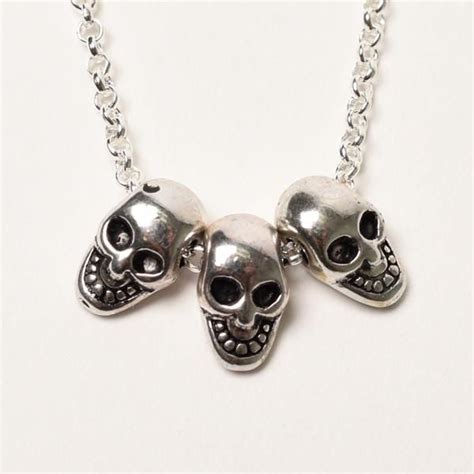 Three Skull Necklace With Images Skull Necklace Necklace Silver Chain