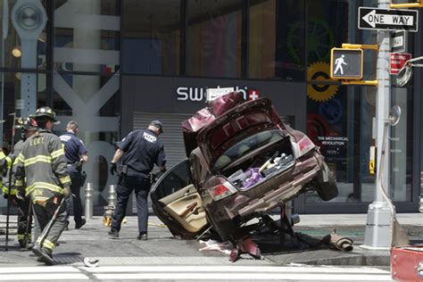 Motorist Crashes Into Crowd In New York 1 Killed