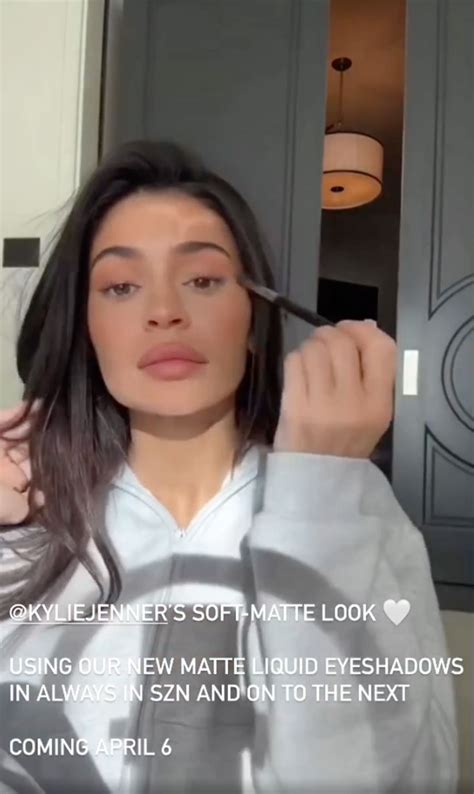 Kylie Jenner Reveals Her Real Eye Lashes And Flaunts Her Massive Pout