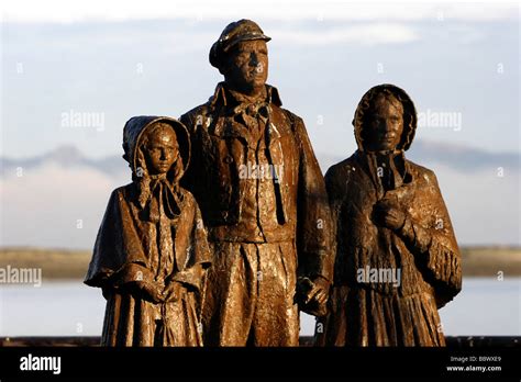 The Settlers Statue By Tony Stones A New Zealand Sculptor Working In