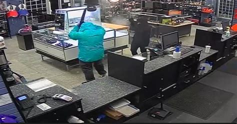 2 Suspects Wanted In Northeast Edmonton Armed Pawn Shop Robbery Edmonton Globalnewsca