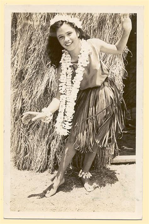 Vintage Hula Girls Charming Snapshots Of Women In Hula Dace Costumes In The Past Vintage