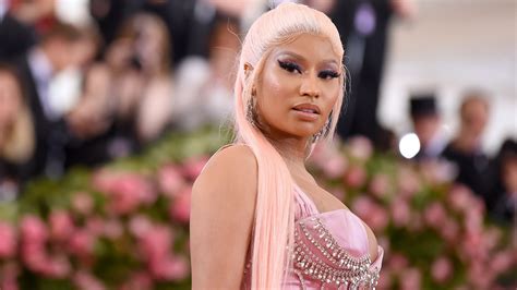 Nicki Minaj Writes About Her Fathers Death A Devastating Loss