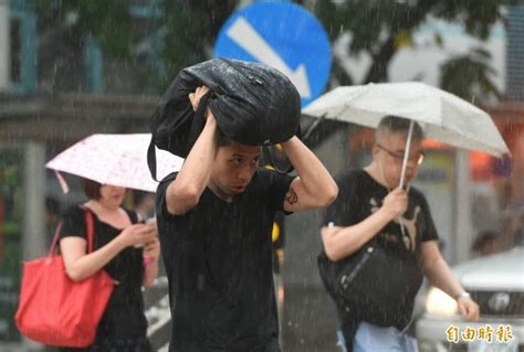 Jun 06, 2021 · 中央流行疫情指揮中心宣布全國三級警戒到6月14日，外界關心是否會再延長？基隆市長林右昌今天表示，以目前的疫情狀況來看，降二級不可能，升. 大雨狂瀉!新北市三峽區1級、新店區2級淹水警戒 - 生活 - 自由時報電子報