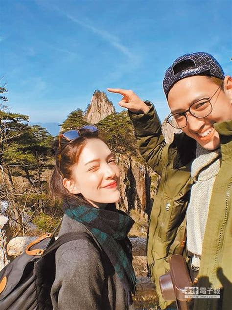 許瑋甯不久前和女性友人飛往夏威夷，原以為是度假散心，直到她19日凌晨在社群網站寫下：「today is your big day. 許瑋甯手戴婚戒遭爆已經當人妻!與攝影師男友劉又年穩交2年多低調秘婚 - Yahoo奇摩時尚美妝