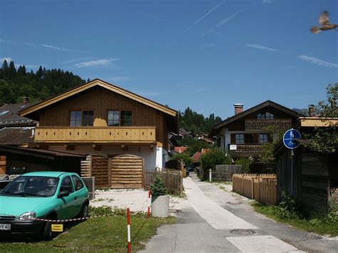 Zentral und doch ruhig gelegen erreichen sie das ortszentrum in 3 minuten. Ferienwohnung Lautersee, Mittenwald, Firma Ferienwohnung ...