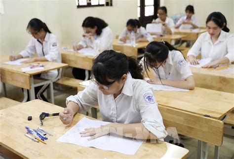 Trong bối cảnh như vậy, phải đảm bảo mục tiêu kép, đó là vừa làm tốt công tác phòng chống dịch, vừa tổ chức kỳ thi an toàn, nghiêm túc, đúng quy chế. Đề thi tốt nghiệp THPT năm 2020 môn Địa lý