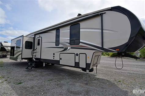 A three burner high output range with 22 oven, 8 cubic the forest river sandpiper fifth wheel is designed to truly give you residential comfort while you are away from home on adventures.if you're interested. 2017 New Forest River Sandpiper 372LOK Fifth Wheel in Ohio OH