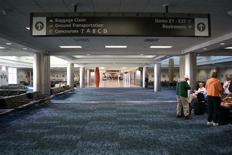 Atlanta hartsfield international airport, concourse e food court overview!good foods, free wifi, good place to relax, piano player, the bar etc have fun!! ATL Concourse E | Looking down Concourse E from Gates E35 ...