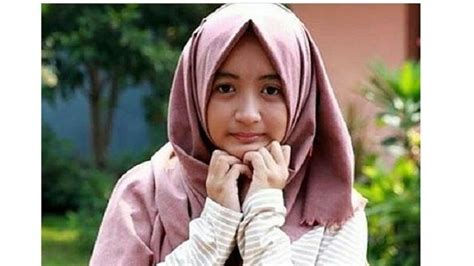 Arafah rianti posting video galau sampai nangis bercucuran air mata, sedih diputusin pacar? Masih Ingat Komika Cantik yang Posting Video Polisi Minta ...