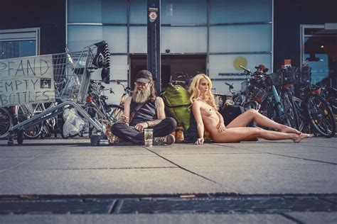 Urban Nude Mutige Aktfotografien Im Kampf Gegen Den Blutkrebs Stern De