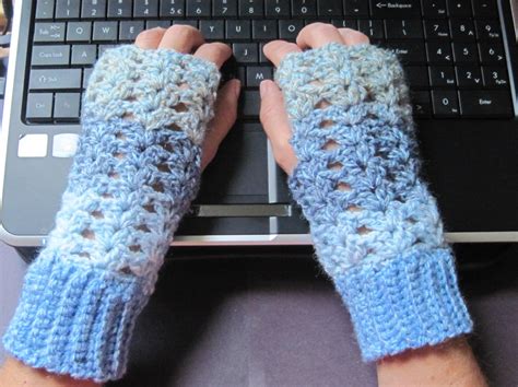 Keep hands and wrists extra toasty while driving just by donning these stylish and colorful mitts. Getting Hooked: Free Crochet pattern fingerless gloves