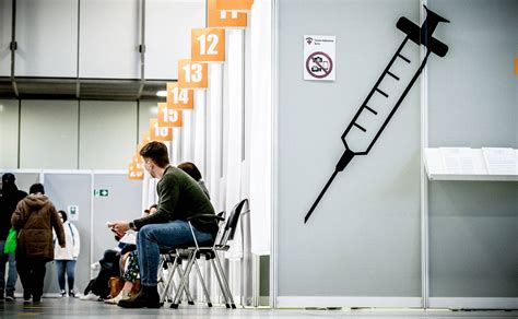 Vor 4 monaten 1:30 min. NRW kippt die Priorisierung: Der schnellste Weg zum Impftermin
