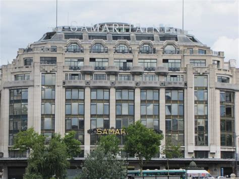 Il possède la plus importante surface de vente de paris avec ses 48000 m2. La Samaritaine - Paris (Deutsch)