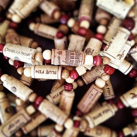 These christmas wine cork crafts are the absolute cutest! DIY Wine Cork Garland