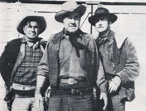 He insists on doing battle with glen ford, who may actually be faster, but who has never faced another man in a gunfight. La Première Balle tue (The Fastest Gun Alive)