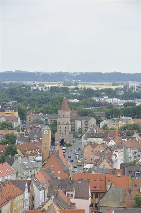 Haus lucia liegt nur wenige minuten vom ortszentrum und vom freibad entfernt und ist ein haus lucia empfiehlt sich für allergiker, da ausschließlich an nichtraucher vermietet wird. Aussicht vom Perlachturm in Augsburg auf die Stadt ...