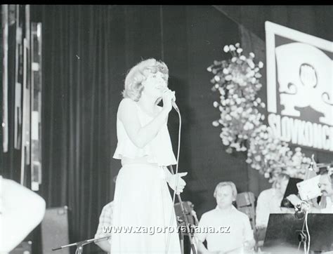 Da wikipédia, a enciclopédia livre. Hana Zagorová 1970 / 1969 - Písničky z regálu - ČB ...
