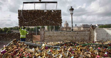 Paris Bridges Love Locks Are Taken Down The New York Times