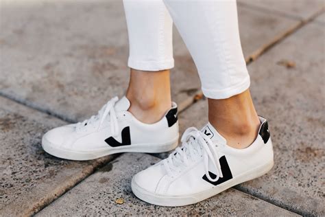 Woman Wearing Veja Esplar White Sneakers Fashion Jackson San Diego