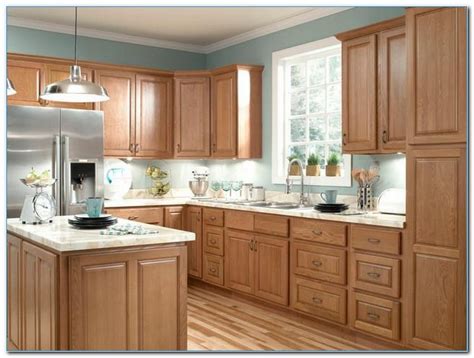 Complementing oak with the right color choices brings out the underlying tones in the wood to enhance the look of the room. KITCHEN Color Ideas with Oak CABINETS | Home Interior ...
