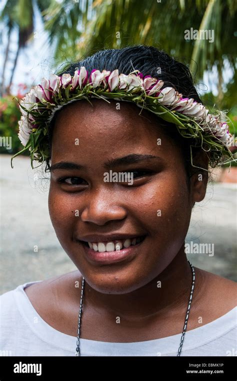 Micronesia Girl Hi Res Stock Photography And Images Alamy