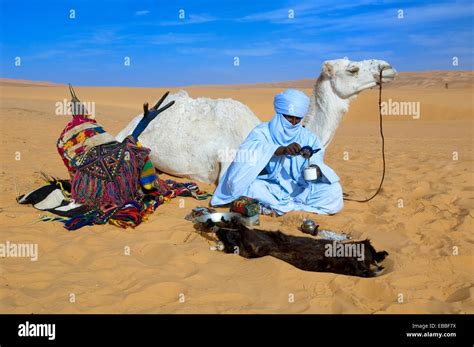 Tuareg Libyan Arab Jamahiriya Libyan Desert Stock Photo Alamy