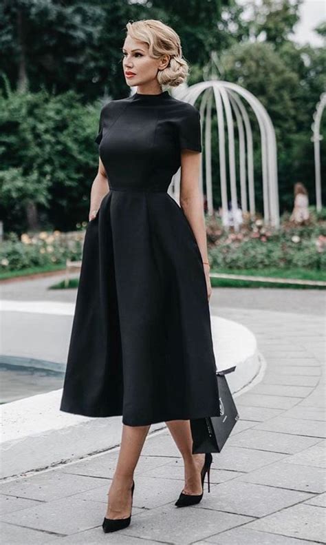 Black And Midi The Perfect Combo For Classy Black Prom Dresses Black Evening Dresses Elegant