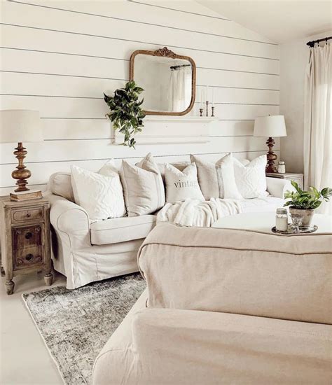 Browse farmhouse living room decorating ideas and furniture layouts. Vintage inspired living room decor with #farmhouse ...