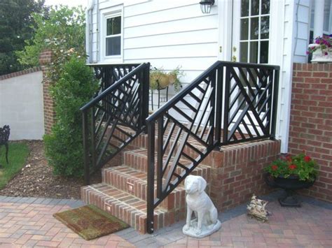 Providing a wide variety of high quality, low maintenance vinyl and aluminum fencing and decking products for about every situation imaginable. Aluminum Chippendale Railing | Diy | Pinterest