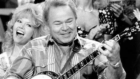 Roy Clark Dead Country Star And Hee Haw Host Was Hollywood Reporter
