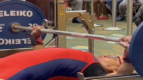 64 year old powerlifter dora justice breaks national bench press record at 2022 master s