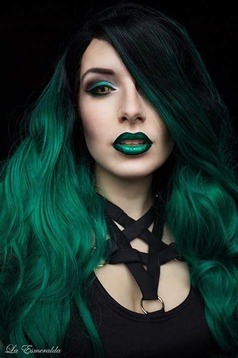 Gorgeous Green Makeup And Hair Gothic Gothic Girls Goth Beauty Dark