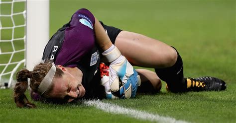 England Goalkeeper Karen Bardsley Plays On With Broken Leg For 14 Minutes But Now Ruled Of Rest