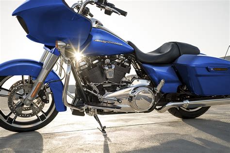 There was a metal line under company's name. HARLEY DAVIDSON ROAD GLIDE SPECIAL specs - 2017, 2018 ...