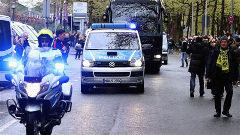 Der anschlag gegen den mannschaftsbus des bvb wurde offenbar professionell vorbereitet. Kein Tag wie jeder andere: Der Anschlag auf den BVB-Bus ...