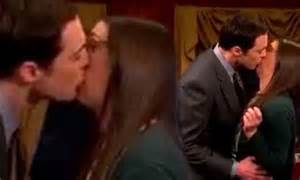 the big bang theory s sheldon and amy finally share first kiss daily mail online