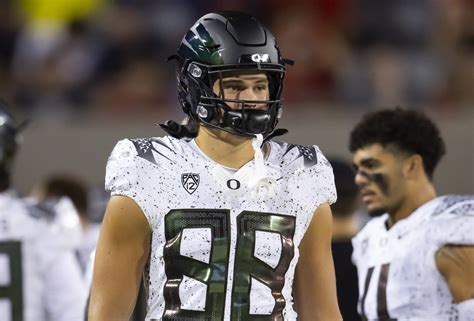 Patrick Herbert Does It Again Oregon Tight End Runs In Conversion Catches Td At Washington