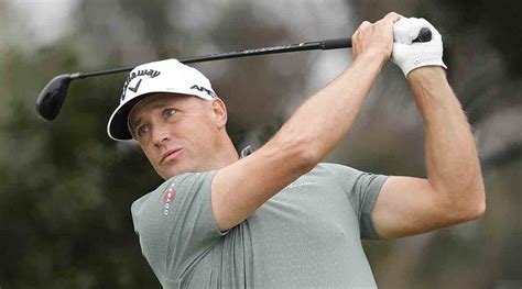 alex noren takes dead aim on a calm day in bermuda to shoot 61 and lead sports illustrated
