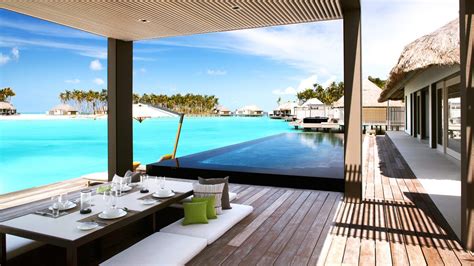 Top Maldives Luxury Hotel 4th Night Free Offers