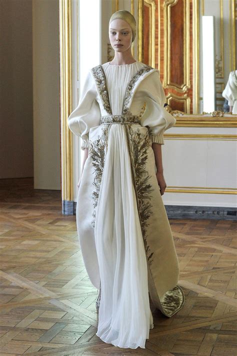 Alexander mcqueen was born on march 16, 1969 in lewisham, london, england as lee alexander mcqueen. Alexander McQueen Fall 2010/2011 Presentation