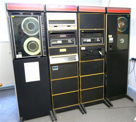 As a kid, in the 1970's, these were the apex of computer technology. Retromobe - retro mobile phones and other gadgets: Digital ...