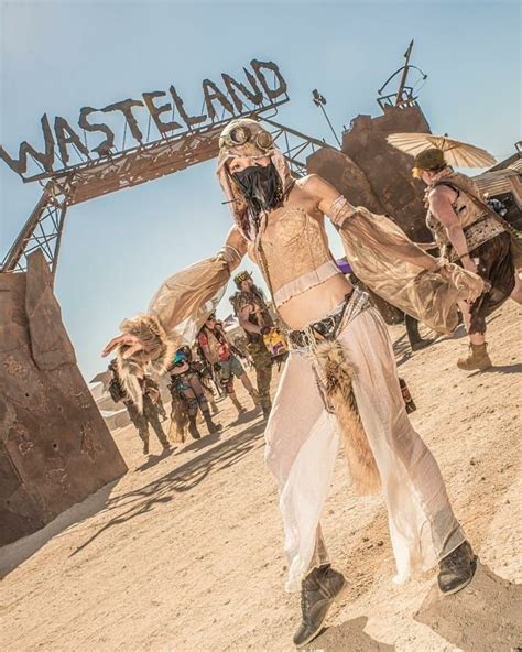 Wasteland Weekend Crazy Faces Costumes And Vehicles Of The World S Biggest Post