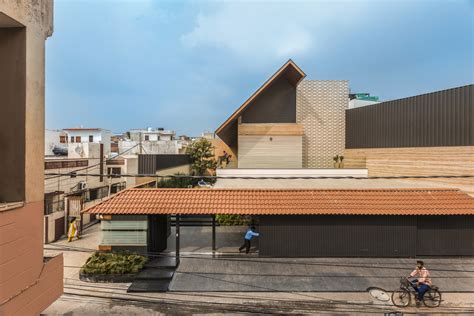 Gallery Of An Indian Modern House 23dc Architects 13