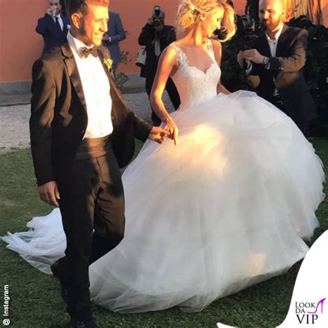 La loro storia ha resistito al tempo, ai pettegolezzi e alle inevitabili. Ilary e Silvia, per Melory, eleganti ma comode - Look da Vip