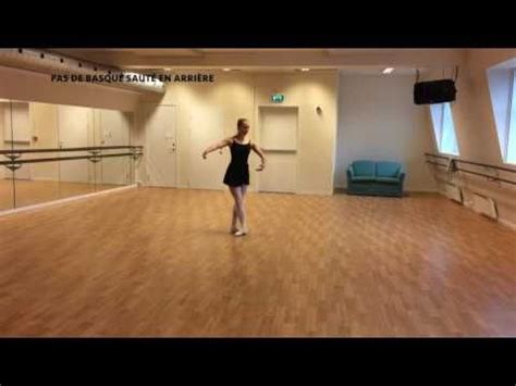 In highland dance, a pas de basque is described as follows: Pin op Aula de ballet